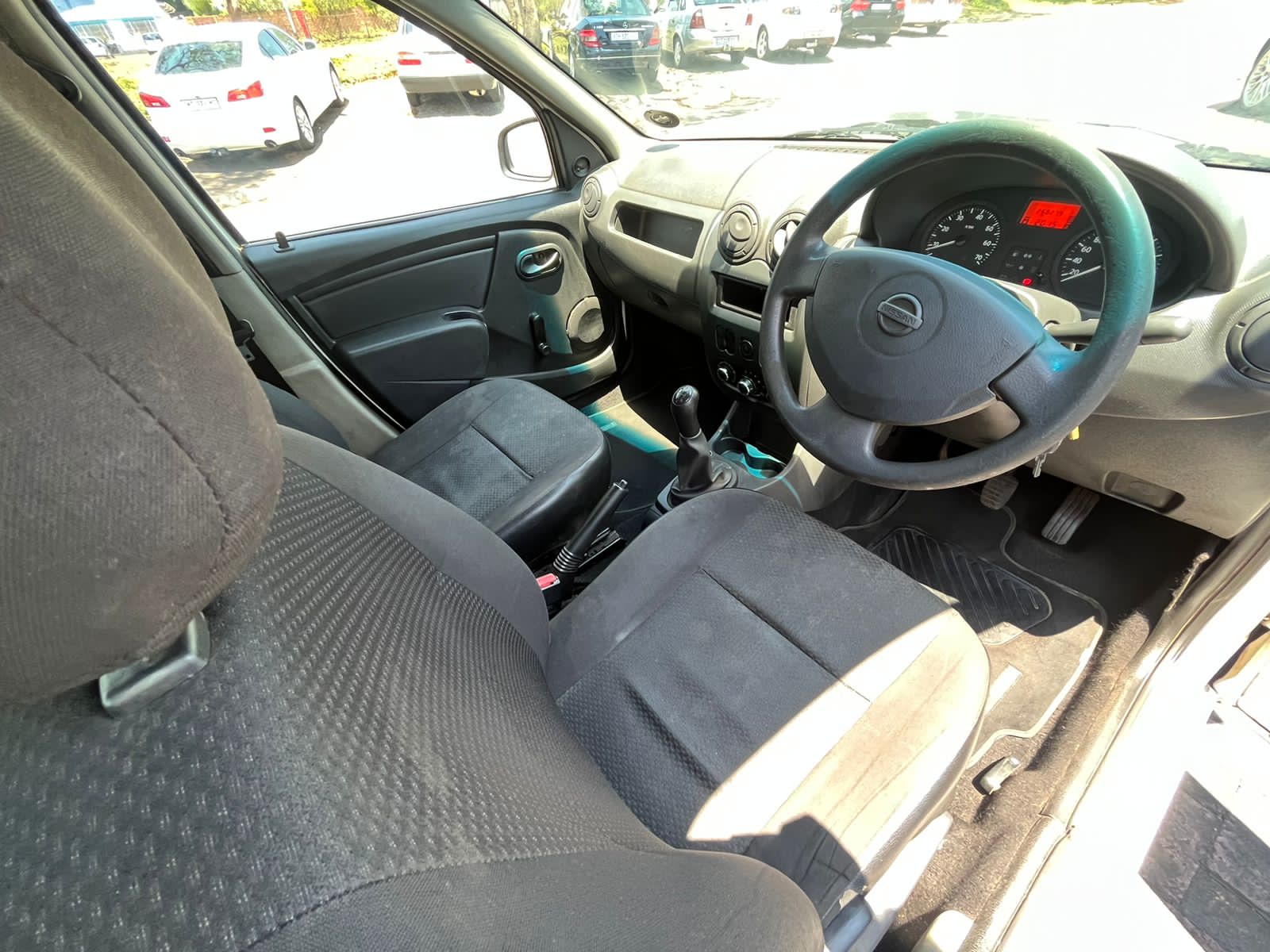 2017 Nissan NP200 1.6i A/C - Image 7