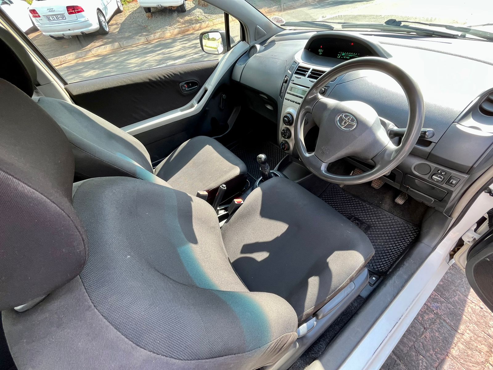 2010 Toyota Yaris 1.0 3-Door - Image 7