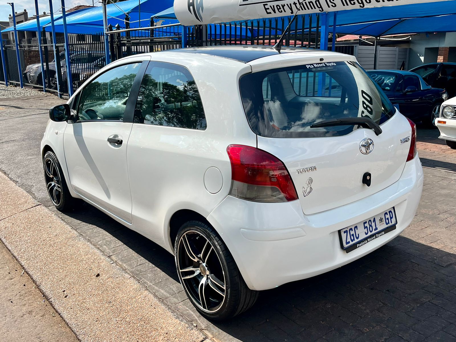 2010 Toyota Yaris 1.0 3-Door - Image 2