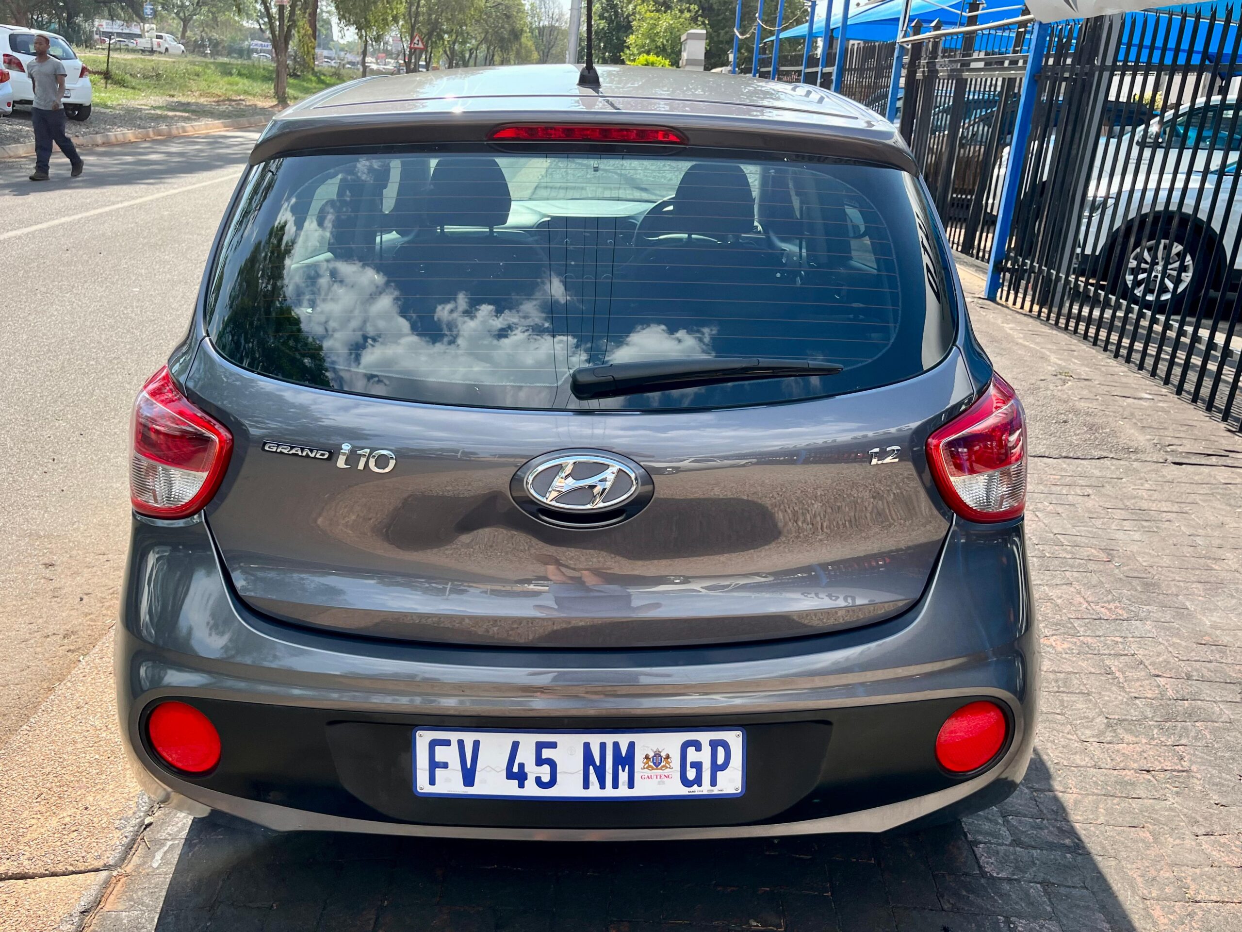 2017 Hyundai Grand i10 1.25 Fluid - Image 3