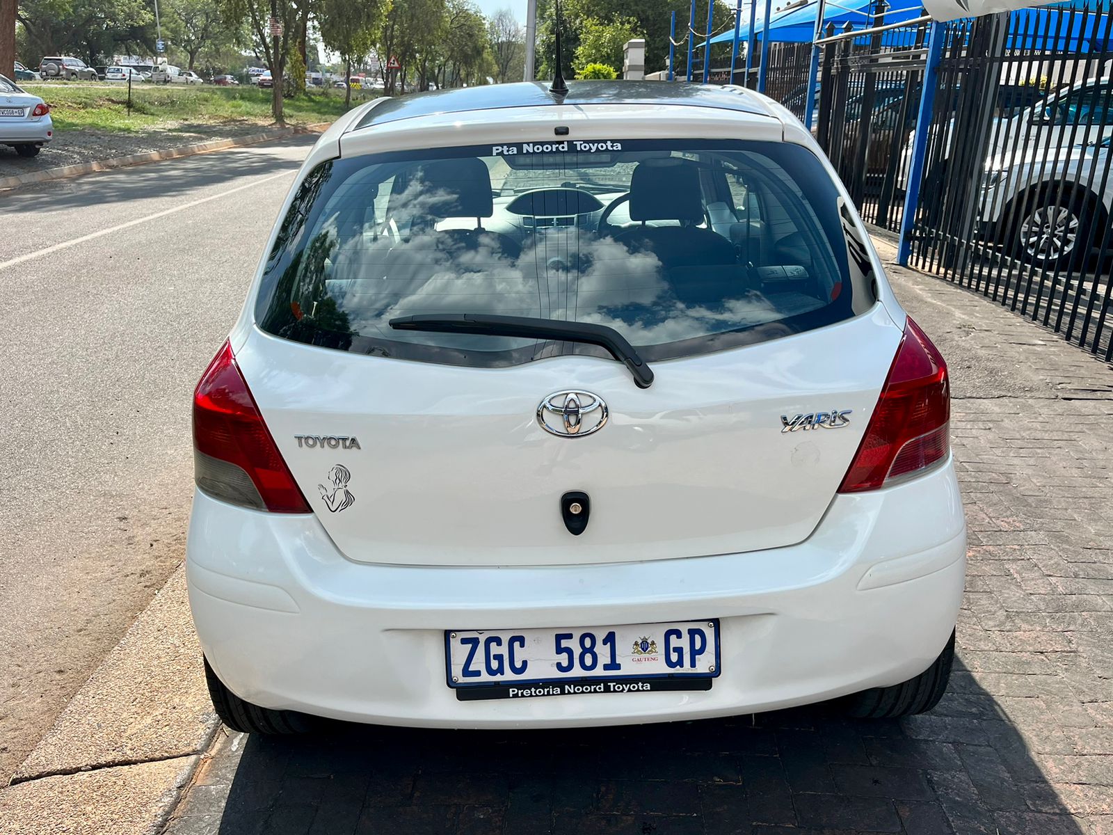 2010 Toyota Yaris 1.0 3-Door - Image 3